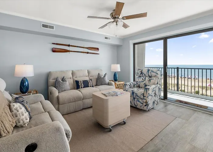 Golden Surf-stunning Newly Renovated Ocean Front 2 Bedroom Condo! Holiday home