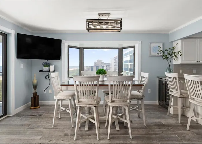 Golden Surf-stunning Newly Renovated Ocean Front 2 Bedroom Condo! Holiday home