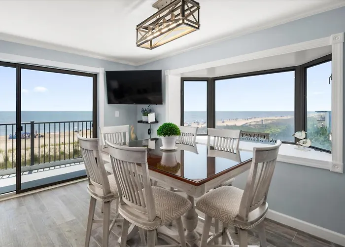 Holiday home Golden Surf-stunning Newly Renovated Ocean Front 2 Bedroom Condo! *