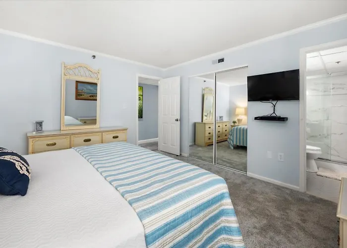 Golden Surf-stunning Newly Renovated Ocean Front 2 Bedroom Condo! Holiday home