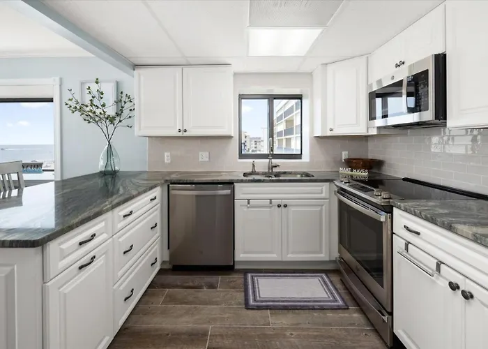 Golden Surf-stunning Newly Renovated Ocean Front 2 Bedroom Condo! *