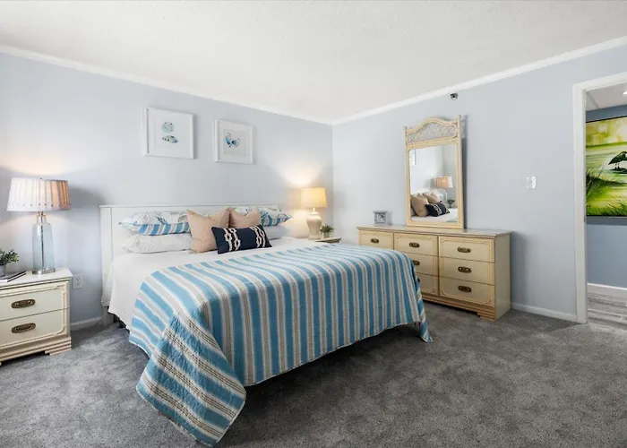 Holiday home Golden Surf-stunning Newly Renovated Ocean Front 2 Bedroom Condo!