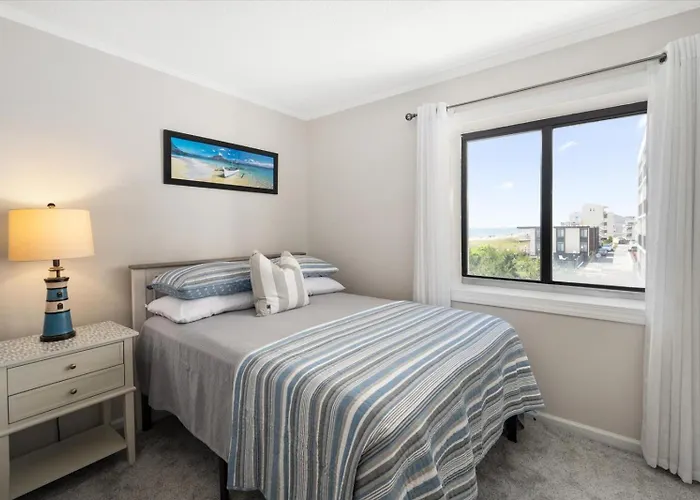 Holiday home Golden Surf-stunning Newly Renovated Ocean Front 2 Bedroom Condo! *