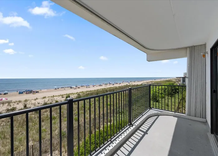 Holiday home Golden Surf-stunning Newly Renovated Ocean Front 2 Bedroom Condo! Ocean City