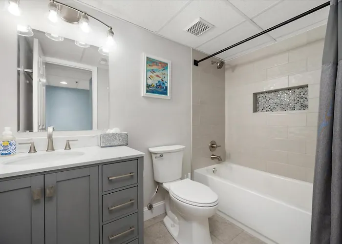 Holiday home Golden Surf-stunning Newly Renovated Ocean Front 2 Bedroom Condo!