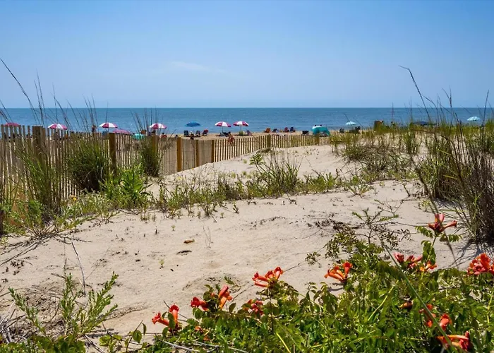 Golden Surf-stunning Newly Renovated Ocean Front 2 Bedroom Condo! *